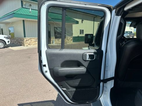 Used 2020 Jeep Gladiator Overland AWD/4WD image 22