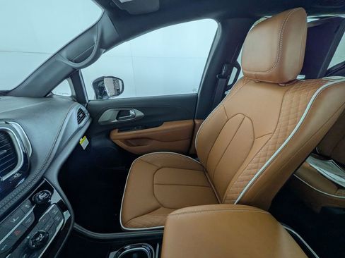 New 2026 Chrysler Pacifica Pinnacle w/ Trailer Tow Group image 27