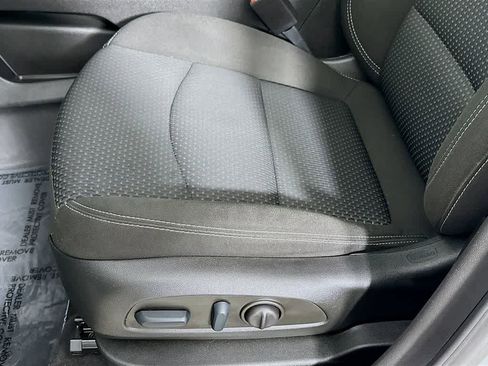 Used 2022 GMC Terrain SLE w/ Driver Convenience Package image 29