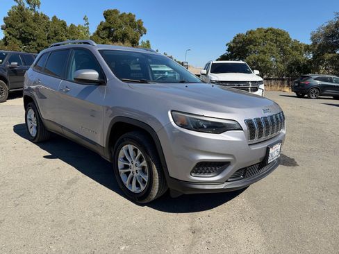 Used 2020 Jeep Cherokee Latitude AWD/4WD image 7