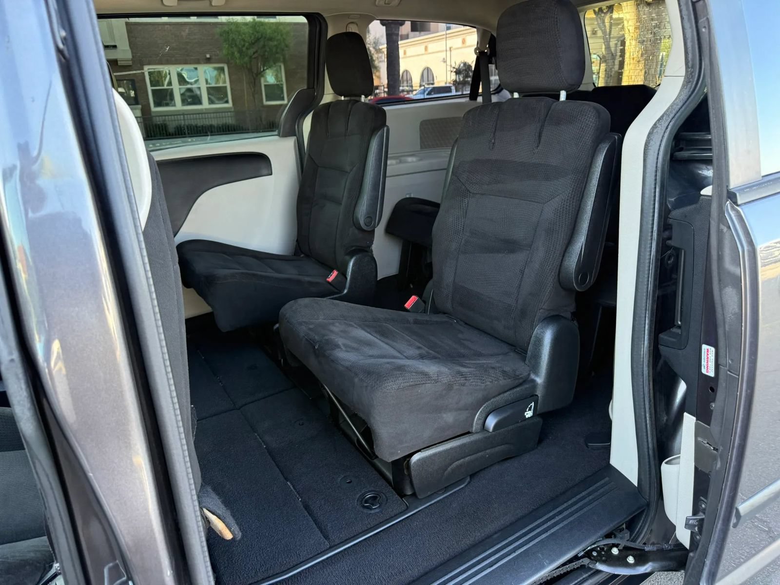 Used 2015 Dodge Grand Caravan American Value Package w/ UConnect Hands-Free Group FWD image 16