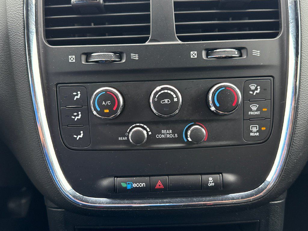 Used 2018 Dodge Grand Caravan SE FWD image 29