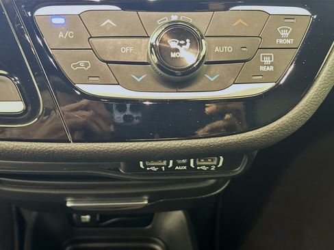 Used 2025 Chrysler Pacifica Select FWD image 23