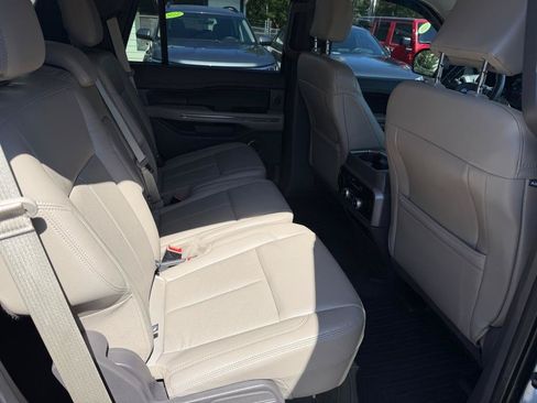 Used 2019 Ford Expedition XLT w/ Equipment Group 202A RWD image 11