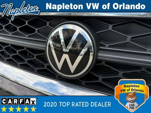 Used 2023 Volkswagen Taos SE w/ Black Wheel Package image 6