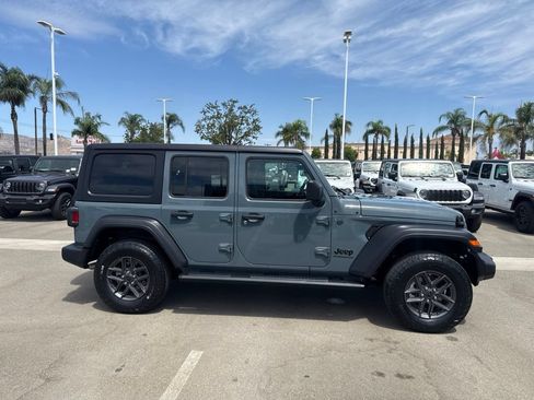 Used 2025 Jeep Wrangler Unlimited Sport AWD/4WD image 3