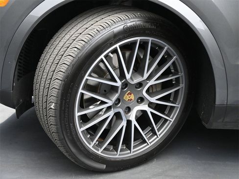 Used 2022 Porsche Cayenne S image 22