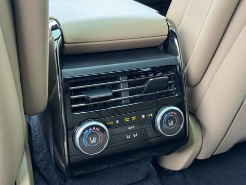 Used 2023 Land Rover Range Rover Sport SE AWD/4WD image 13