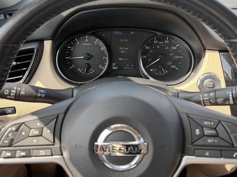 Used 2019 Nissan Rogue SV w/ Sun & Sound Touring Package FWD image 7