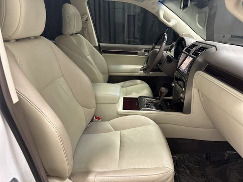 Used 2019 Lexus GX 460 Premium w/ Premium Package AWD/4WD image 34