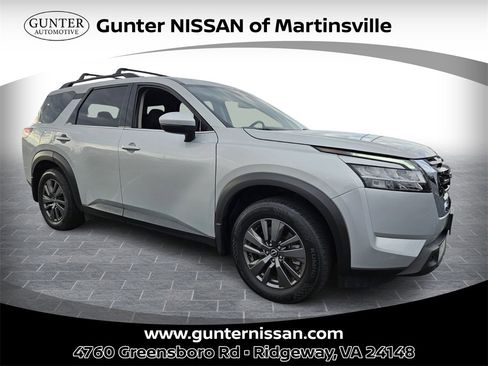Used 2022 Nissan Pathfinder SV image 1