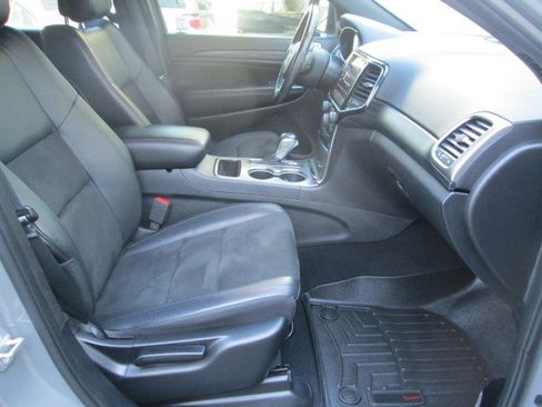 Used 2019 Jeep Grand Cherokee Altitude image 14
