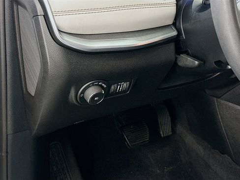 Used 2025 Jeep Compass Limited image 17