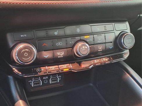 Used 2024 Dodge Durango GT RWD image 18