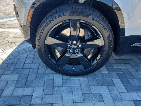 New 2026 Land Rover Defender 130 X-Dynamic SE image 12