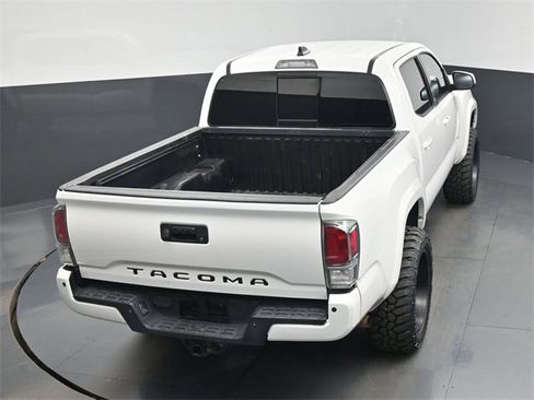 Used 2020 Toyota Tacoma TRD Off-Road image 38