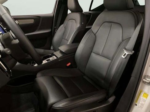 Used 2025 Volvo XC40 B5 Plus image 58