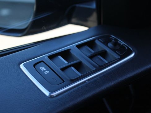 Used 2020 Jaguar F-PACE Premium image 10