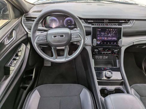 Used 2024 Jeep Grand Cherokee L Altitude AWD/4WD image 16