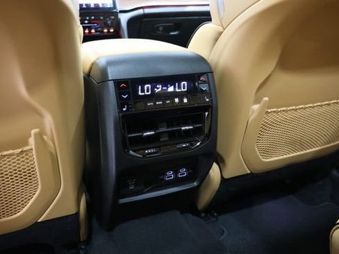 Used 2025 Jeep Grand Cherokee L Summit w/ Luxury Tech Group V AWD/4WD image 37