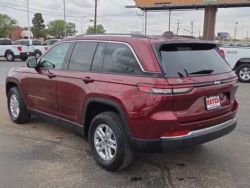 Used 2024 Jeep Grand Cherokee Laredo AWD/4WD image 3