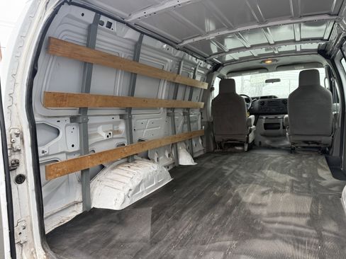 Used 2014 Ford E-250 and Econoline 250 w/ Power Group image 25