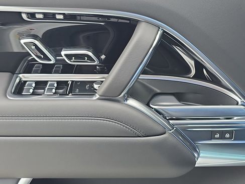 New 2025 Land Rover Range Rover SE image 29