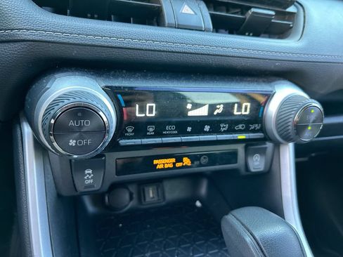 Used 2022 Toyota RAV4 XLE FWD image 18