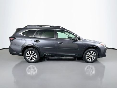 Used 2023 Subaru Outback Premium AWD/4WD image 10