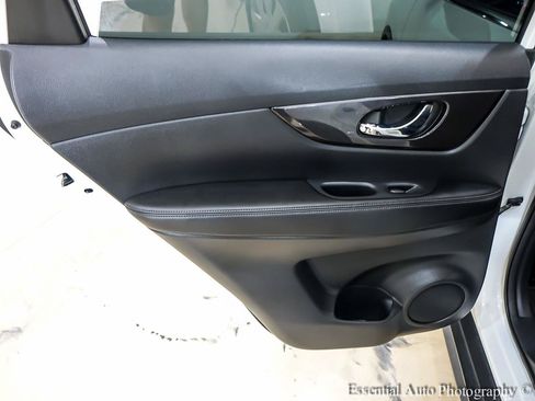 Used 2018 Nissan Rogue S AWD/4WD image 23
