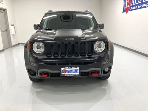 Used 2018 Jeep Renegade Trailhawk image 2