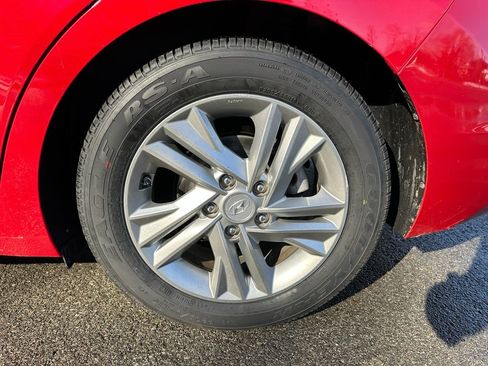 Used 2020 Hyundai Elantra SEL image 31