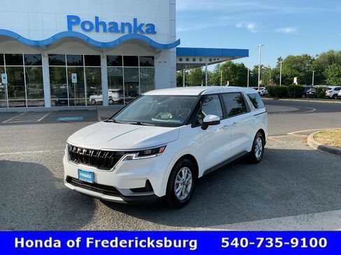 Used 2024 Kia Carnival LX FWD image 2