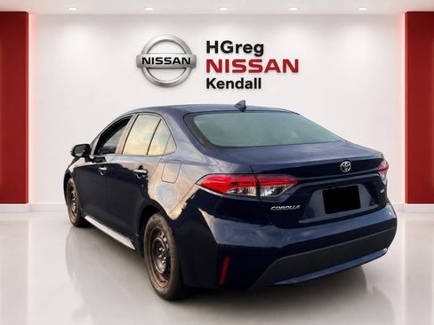 Used 2021 Toyota Corolla LE FWD image 2