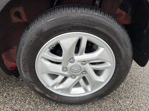 Certified 2025 Hyundai Venue SE image 35