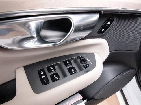 Certified 2025 Volvo XC90 T8 Plus w/ Protection Package Premier image 12