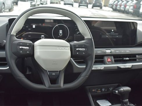 New 2025 Kia K4 GT-Line image 18