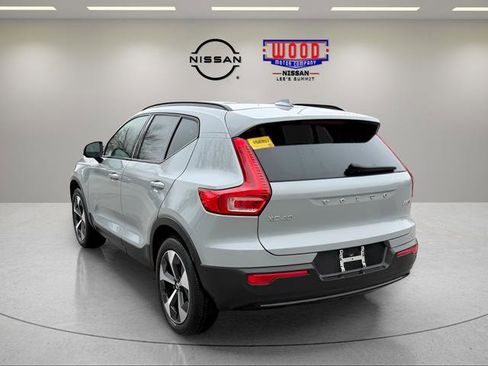 Used 2024 Volvo XC40 B5 Plus image 4