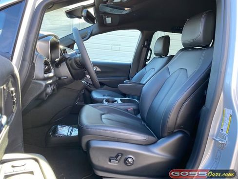 New 2026 Chrysler Pacifica Select image 24