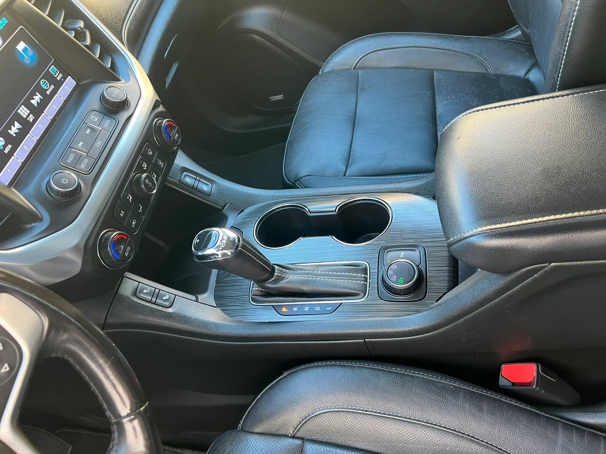 Used 2018 GMC Acadia SLT AWD/4WD image 25