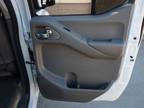 Used 2017 Nissan Frontier SV image 26