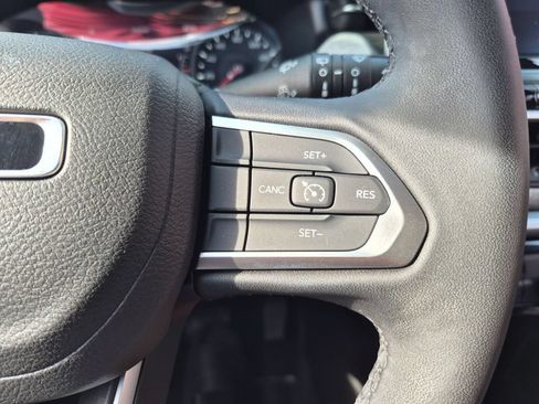 Used 2025 Jeep Compass Latitude AWD/4WD image 15