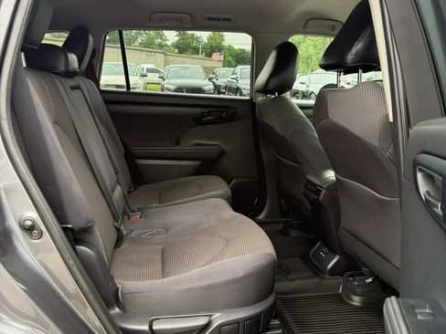 Used 2021 Toyota Highlander L AWD/4WD image 22