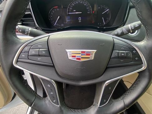 Used 2017 Cadillac XT5 Luxury w/ Driver Awareness Package image 18