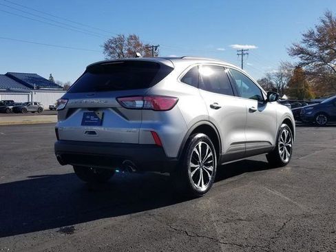 Certified 2022 Ford Escape SE w/ SE Sport Appearance Package image 4