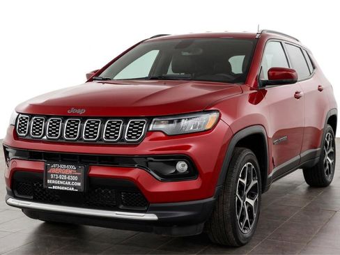 Used 2025 Jeep Compass Limited AWD/4WD image 4