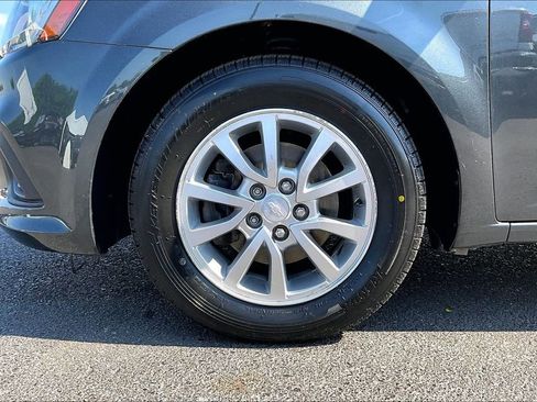 Used 2020 Chevrolet Sonic LT FWD image 34
