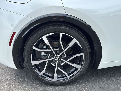 Used 2025 Toyota Prius Plug-In Hybrid w/ Limited Premium Package image 9