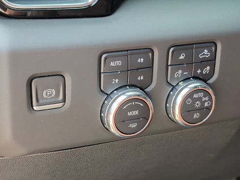 Used 2024 GMC Sierra 3500 Denali Ultimate AWD/4WD image 14