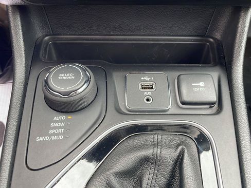 Used 2023 Jeep Cherokee Altitude Lux AWD/4WD image 21